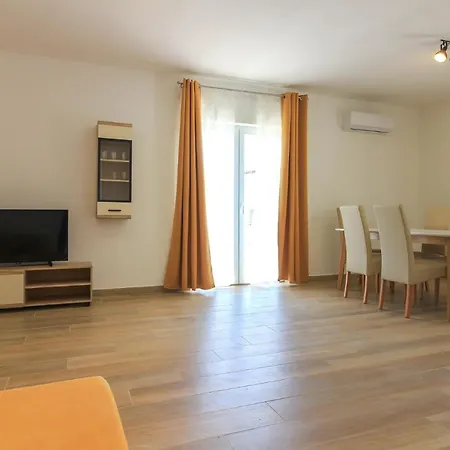 New Seve Ii With Pool, Near The Town Center, 3km From The Villa Pola