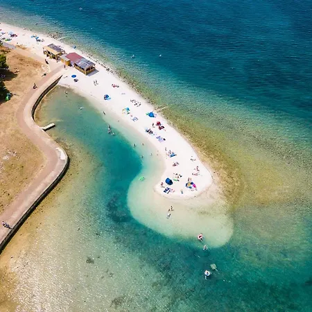 Villa New Seve Ii With Pool, Near The Town Center, 3km From The Pola