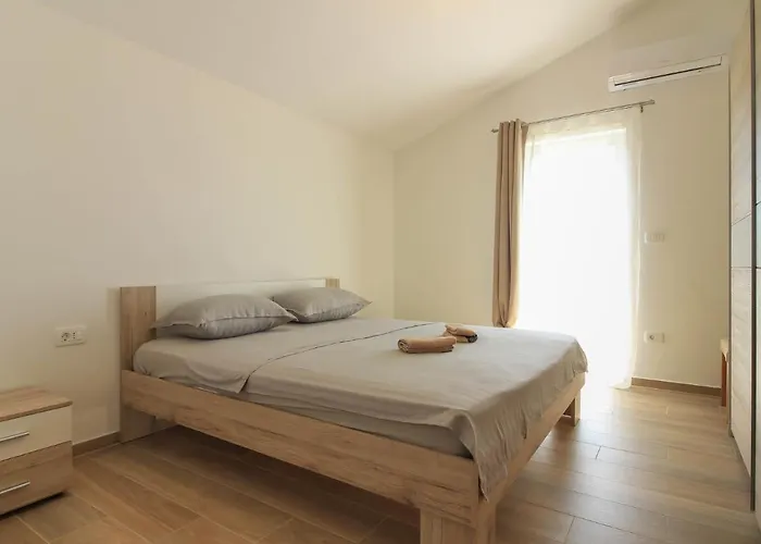 Vila New Seve Ii With Pool, Near The Town Center, 3km From The *